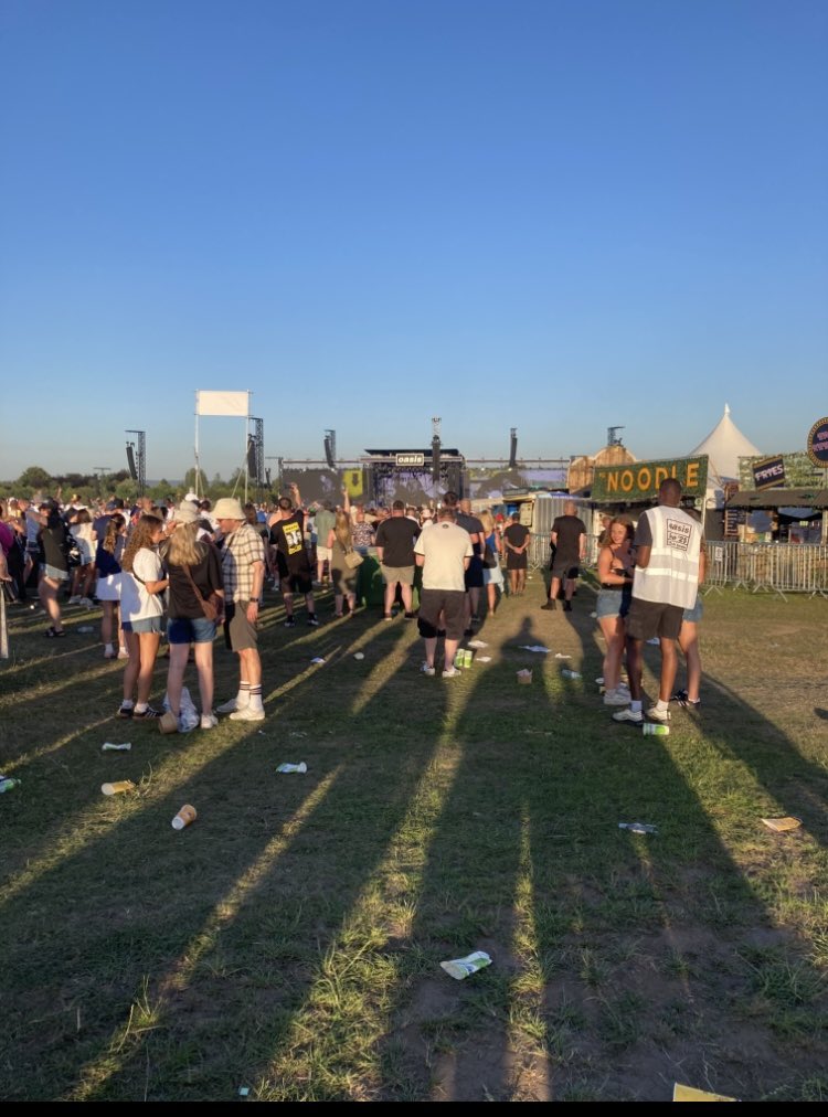 Casting Shadows, what a beautiful evening it was, thank you 🙏 #HeatonPark 11th <a href="/liamgallagher/">Liam Gallagher</a>  <a href="/NoelGallagher/">Noel Gallagher</a> <a href="/BoneheadsPage/">Paul Arthurs.</a>