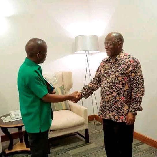 ExMayorUbungo's tweet image. Wapo wahafidhina wanauliza, Balozi Polepole alikuwa wapi wakati watu wanatekwa, kupotea na kuokotwa katika viroba Coco Beach huku yeye akiwa kiongozi wa CCM, wakati wa uongozi wa Hayati J.P. Magufuli... Mbona hakujiuzulu..?
MAJIBU:
Soma paragraph ya nne ya barua ya Balozi…