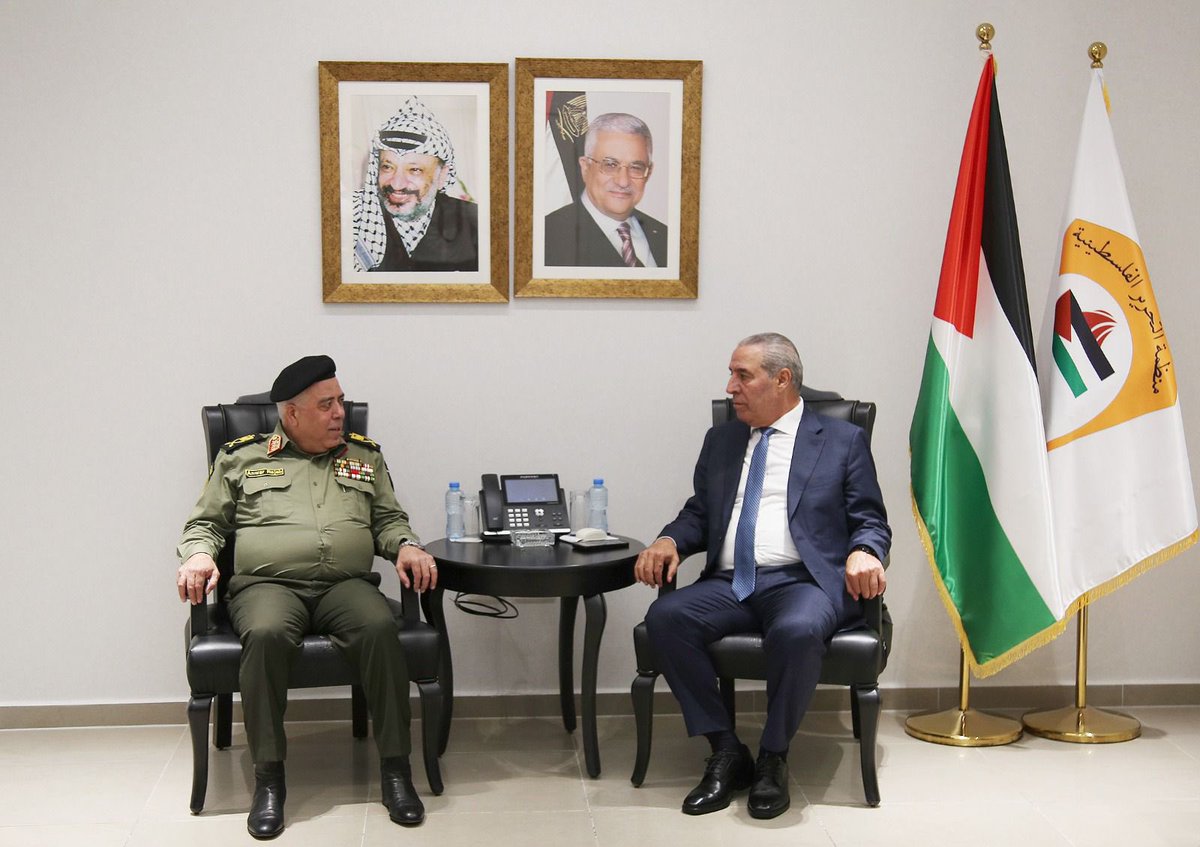 HusseinSheikhpl's tweet image. الشيخ يؤكد أهمية التوجيه السياسي في تعزيز دور المؤسسة الأمنية الفلسطينية
رام الله- الأحد 13/07/2025- استقبل نائب الرئيس الفلسطيني السيد حسين الشيخ، اليوم في مكتبه، المفوض السياسي العام اللواء أنور رجب.
وأكد الشيخ على الدور المحوري للتوجيه السياسي في ترسيخ القيم الوطنية والوعي…