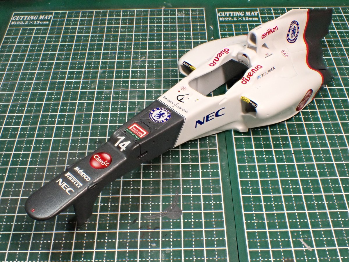1/20 フジミ ザウバーC31 日本GP仕様🇯🇵

デカール貼付け開始しました。添付デカールはやや隠ぺい力が弱く、また若干のサイズ違いのロゴもあったので、FSモデルのスペアデカールを使用。今日はボディを貼付け完了まで。やはりデカールを貼ると、一気に雰囲気が出て良いですね👍

#SauberC31