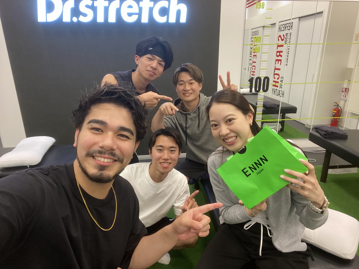 井内くんPNF朝礼！

なかった視点与えてくれて、また新しくお客様に感動を届けれる✨
最高じゃないですか？？？😊
井内くん挑戦してくれてありがとう！

営業後は久々に未来がケア受けにきてくれた、
WECLEでも頑張ってるみたいで、さすがの活躍ぶり✨
プレゼントもありがとう😊
#感謝 
#お客様のため