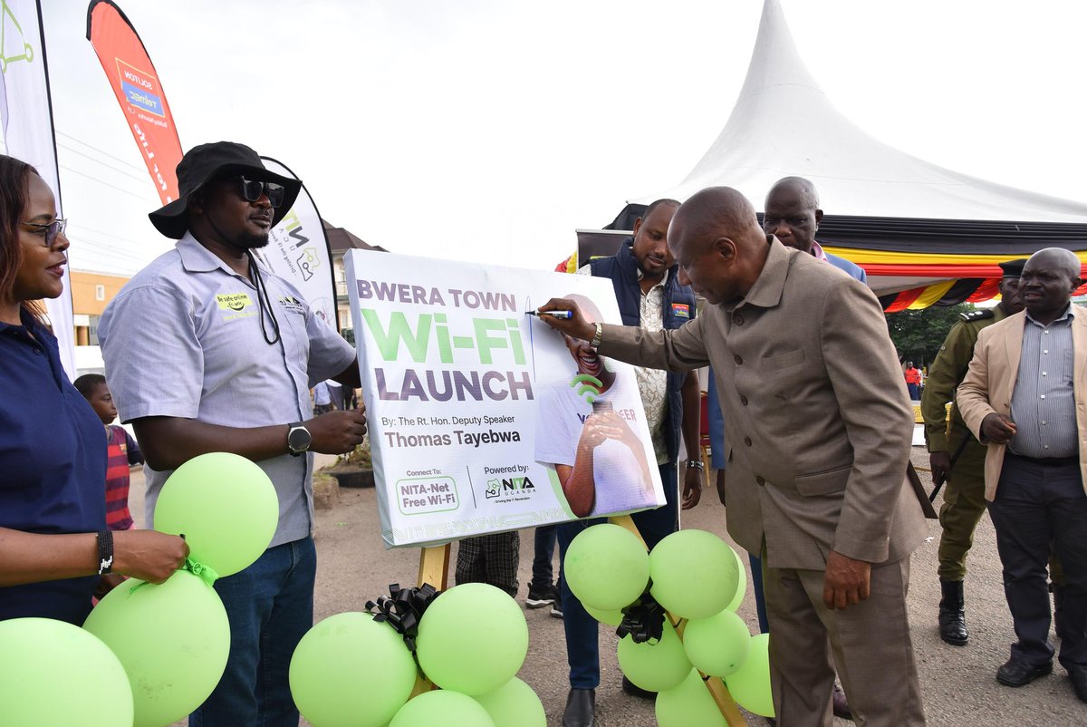 KabbyangaB's tweet image. Earlier today, I launched the Bwera Town Wi-Fi on behalf of Rt. Hon. @Thomas_Tayebwa. It is a proud milestone for us as government rolls out inclusive, free public Wi-Fi connectivity. @NITAUganda1 will continue rolling out this service to the rest of the towns in Uganda.