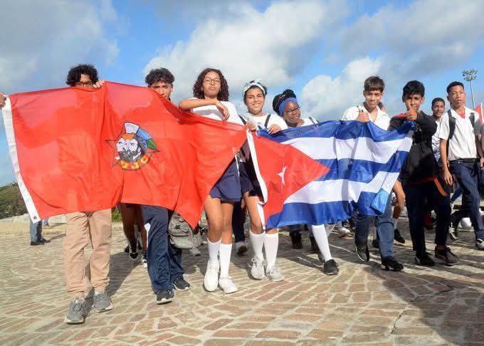 Los jóvenes Cubanos fieles al legado de #FidelPorSiempre.
#CubaEstáFirme 
#LaHabanaViveEnMí