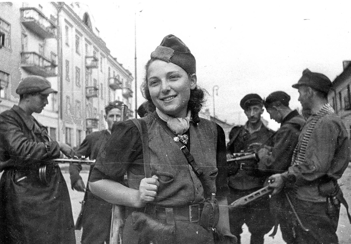 yadvashem's tweet image. Vilna, Lithuania was liberated #OTD 13 July 1944
Some 700 Jews from the ghetto had joined the partisans in the forests; they fought against the Germans until the arrival of the Red Army, and participated in the liberation of the city
Learn more: bit.ly/3IlyaNx…