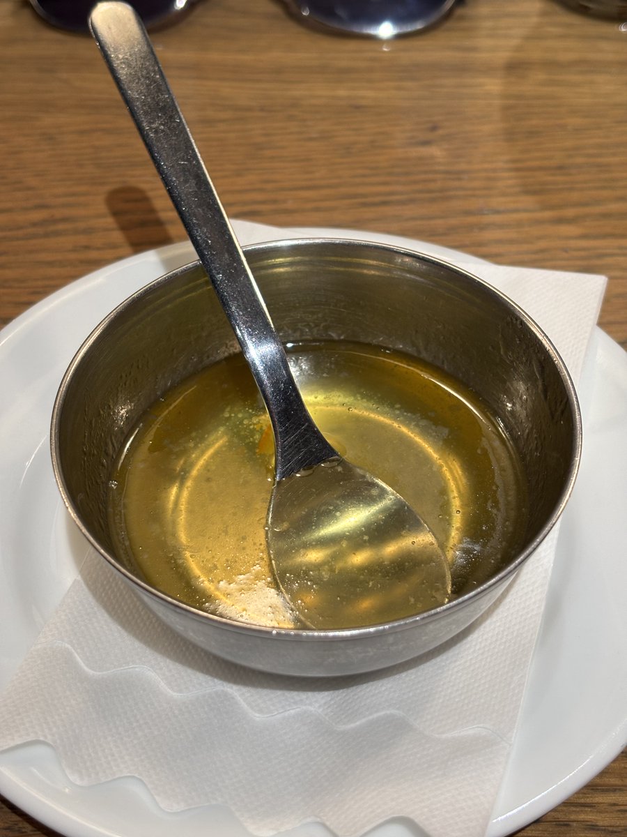 🇮🇳今週出会った衝撃のメニュー「グラブ・ジャムン」🇮🇳

衝撃的な甘さ！笑
情け容赦なく甘さのハニーバター味をいただきました！

食べてる最中には気が付きませんでしたが、食後しばらく食べるものが全部甘くなっちゃいました。笑

#でぃちゅん
#ゆるふわ系洋楽番組