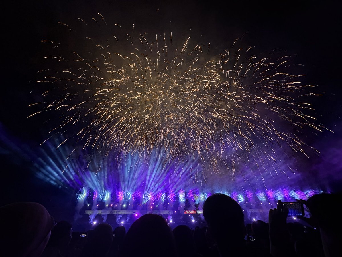 LPR_ag's tweet photo. 🎆 https://t.co/E1yfbF6R4T