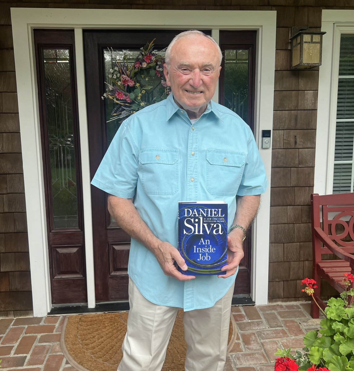 CommissBratton's tweet image. A new book from my friend and favorite author, @danielsilvabook — An Inside Job. @RikkiJKlieman is not very happy that I grabbed it to read first!