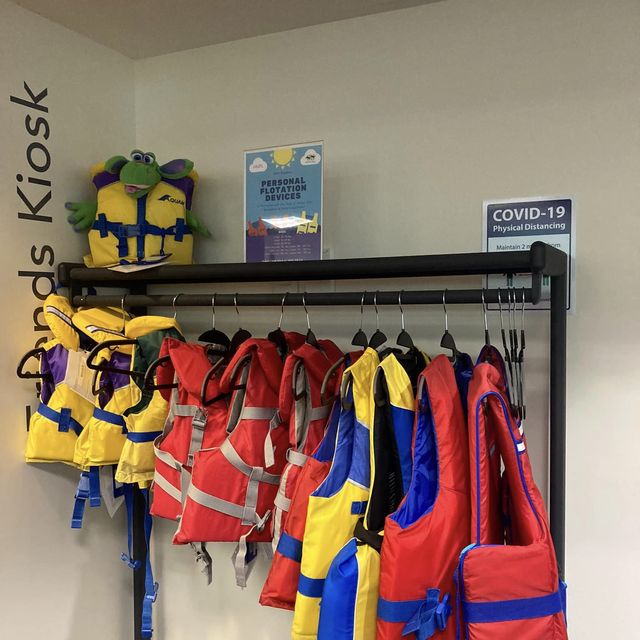 LifesavingON's tweet photo. Need to borrow a lifejacket? Check your local library! Some branches have adult and youth-sized lifejackets and PFDs available to borrow for free. #LifejacketLife https://t.co/p6r4ZPOeDC