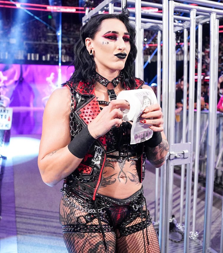 2dayInHistoRhea's tweet photo. #SundayNightMami #MainEventMami

Rhea Ripley returns to the State Farm Arena in Atlanta, Georgia, for the 5th time tonight

She's appeared there on 2 Raws, Bad Blood and most recently last night at Saturday Night's Main Event https://t.co/Gue08Tzn3l