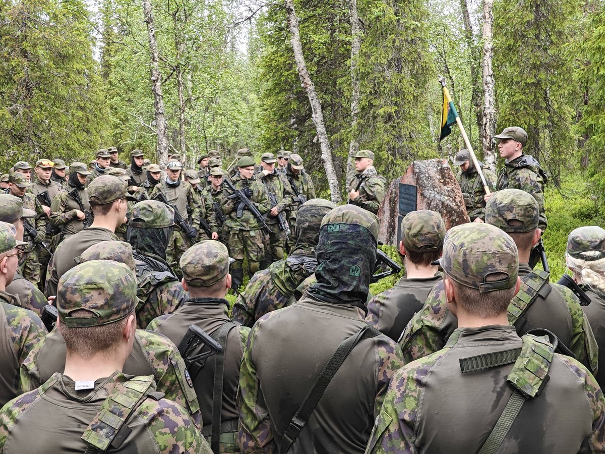 JaakariPR's tweet image. #jääkäriprikaati'n #valmiusyksikkö toteutti 8.–13.7. fyysisesti ja henkisesti haastavan #kaukopartiomarssi'n Savukoski-Kairijoki-Tuntsa välisellä alueella. Viiden päivän aikana matkaa kertyy noin 150 kilometriä.
#maavoimat #vyks #perinteet #PohjoisenPuolustajat