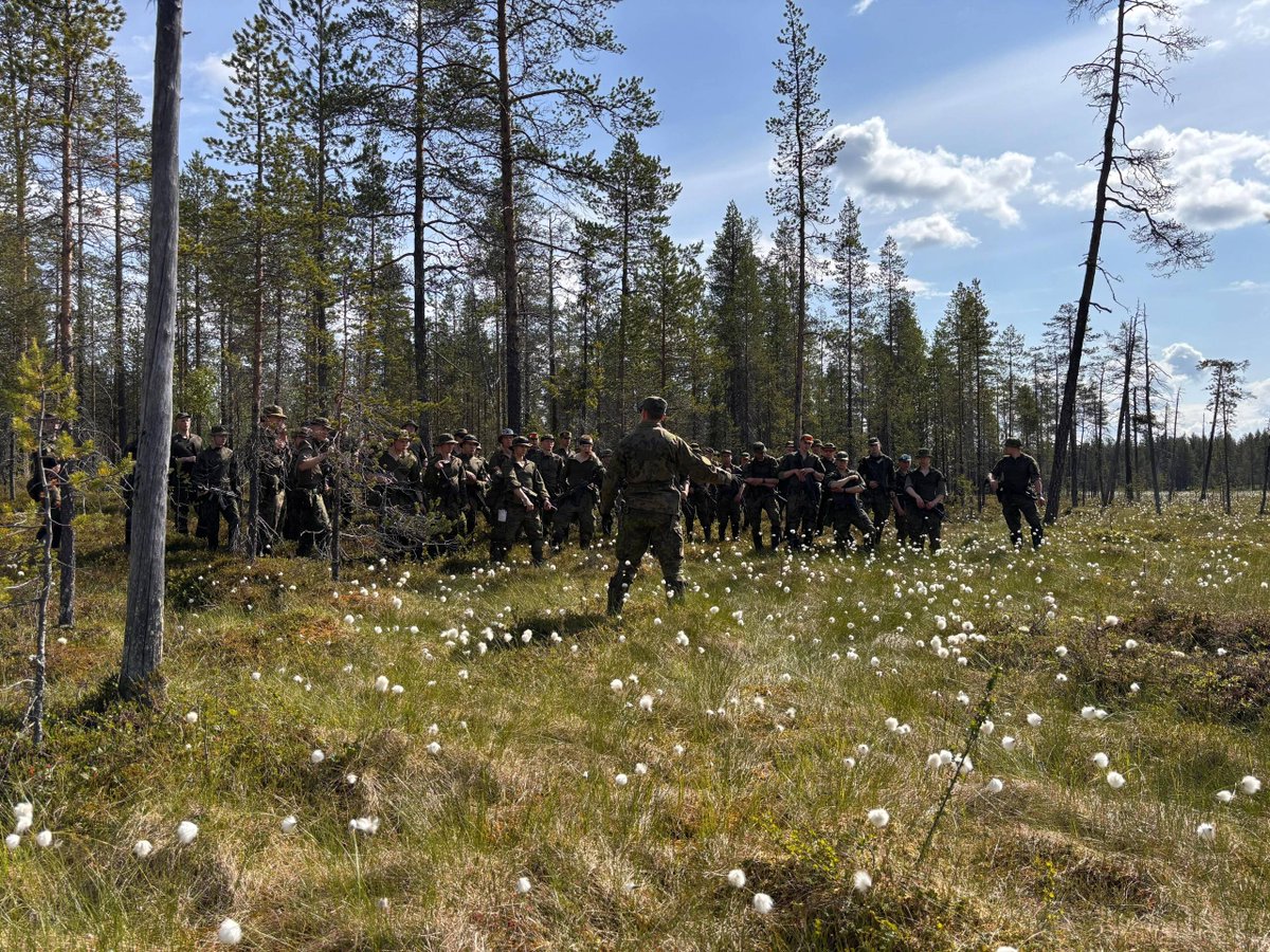 JaakariPR's tweet image. #jääkäriprikaati'n #valmiusyksikkö toteutti 8.–13.7. fyysisesti ja henkisesti haastavan #kaukopartiomarssi'n Savukoski-Kairijoki-Tuntsa välisellä alueella. Viiden päivän aikana matkaa kertyy noin 150 kilometriä.
#maavoimat #vyks #perinteet #PohjoisenPuolustajat