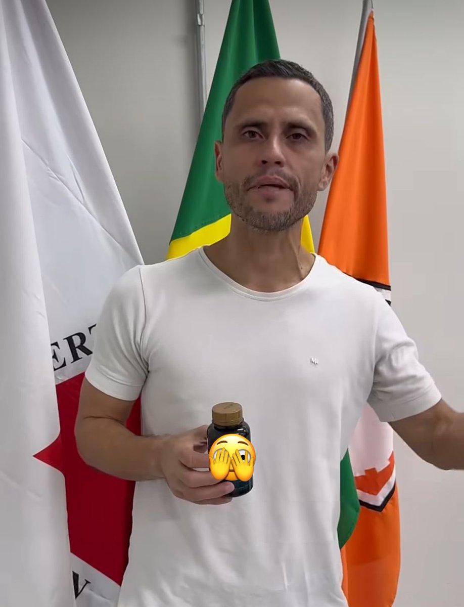 O prefeito de Divinópolis, conhecido como irmão do Cleitinho, está divulgando suplemento para emagrecer na sede da prefeitura. 

Sim. Você não leu errado. 
Isso não é só potencialmente ilegal - pode ser também perigoso.