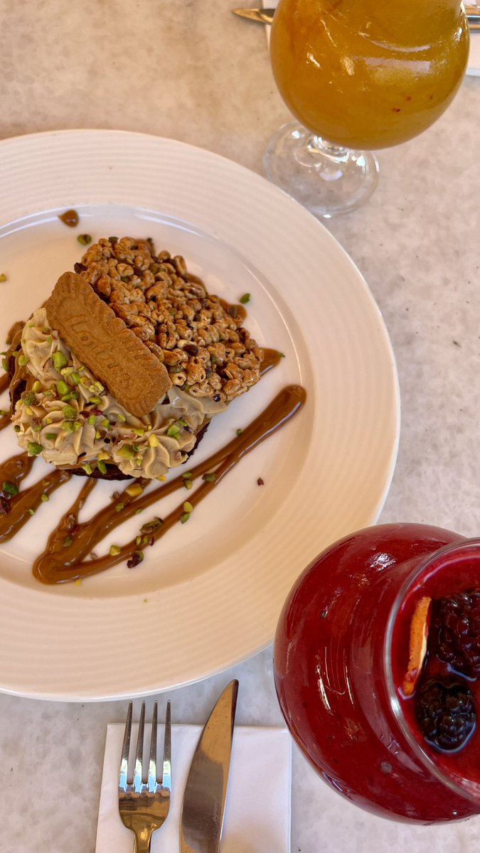 yan masamdaki kızı sana benzetince şekerim düştü. keşke sen olsaydın,. ayılırdım🙂