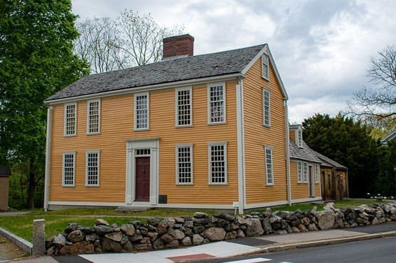 TRHLofficial's tweet image. A few things they aren’t teaching your kids in school:

1. The first battles of the revolution at Lexington &amp;amp; Concord, were sparked over the threat of gun confiscation.

2. The Boston tea party, was not a tax riot so much as a protest over the government granted trade Monopoly…