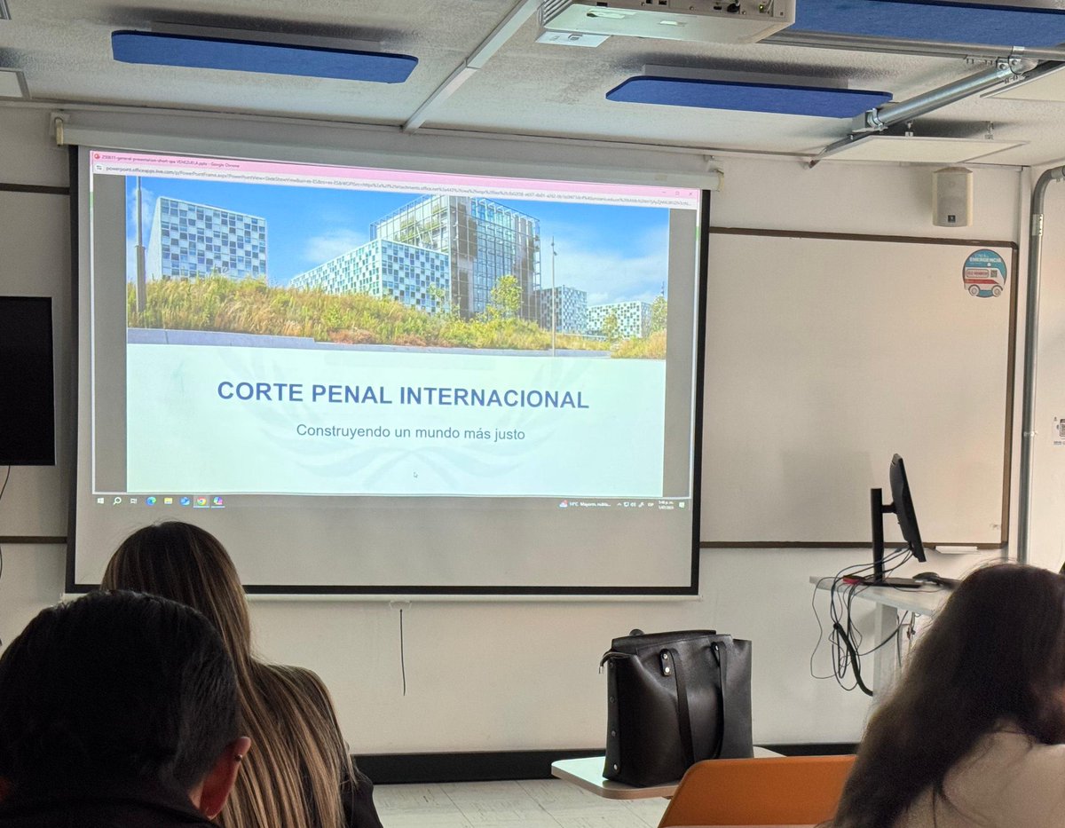 page3newsthai's tweet image. La #CPI sostuvo un encuentro académico con estudiantes y docentes de la Universidad del Rosario en Bogotá, @URosario, compartiendo información sobre su mandato y sus actividades.
 #ConocimientoEsPoder #AccesoALaJusticia