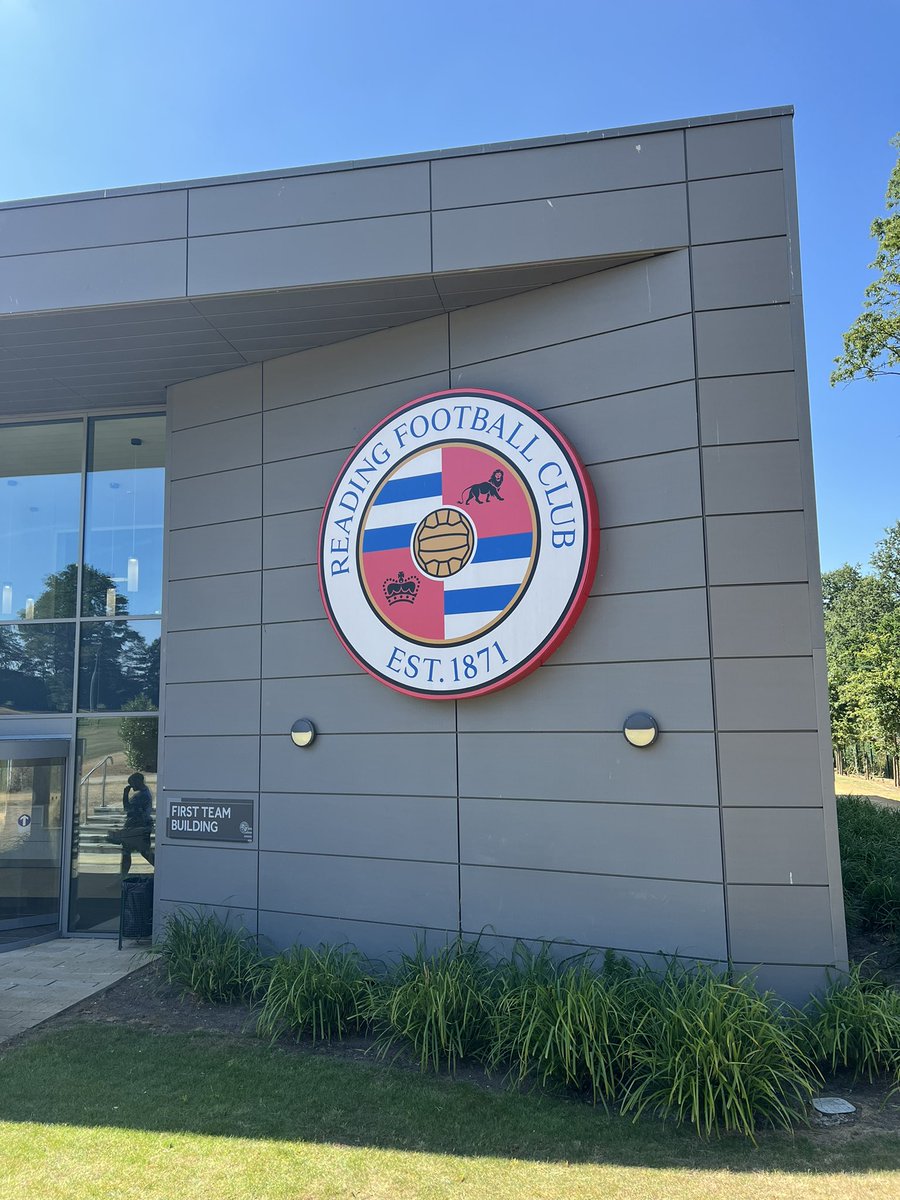 rossTheTwit's tweet image. Such a nice gesture from @ReadingFC to open up Bearwood Park for us STHs. Such a great complex. Thanks @RCouhig @ToddTrosclair @joe_jacobson for making it happen. Great sports from @Kelvinehi10 @Noelhunt20 @HarveyKnibbs for the pics… #readingfc #urz #upttheding #bearwoodpark
