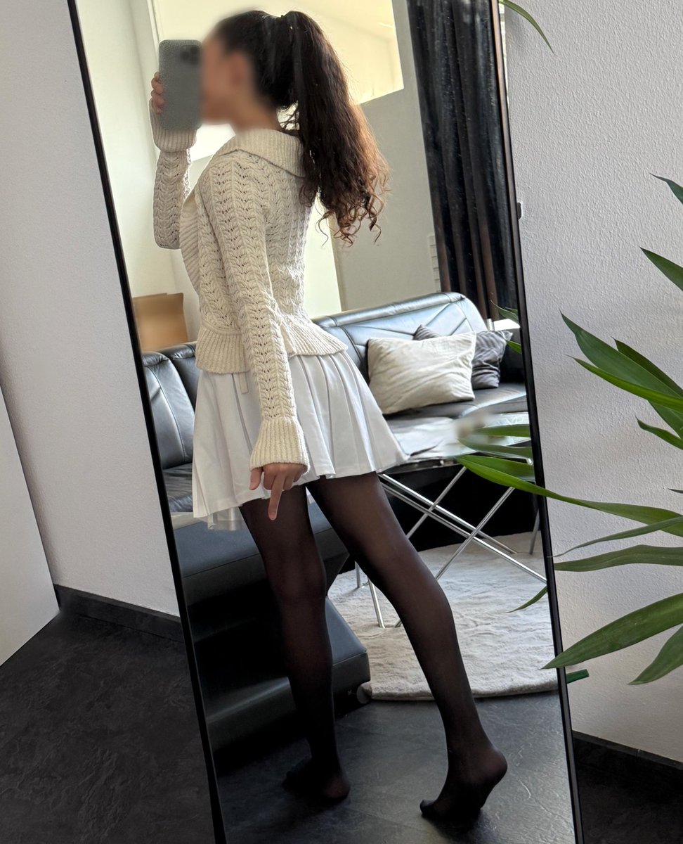 Deutsche die ich mag
-wissen wo ihr platz ist
-supporten mich, liken kommentieren reposten
-zahlen Almansteuer
-ruinieren sich finanziell für mich

Deutsche die ich nicht mag
-Rassisten
-alle anderen