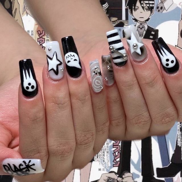 Kevi_cchi's tweet image. Need a nail tech who can do this for me at a reasonable price please help