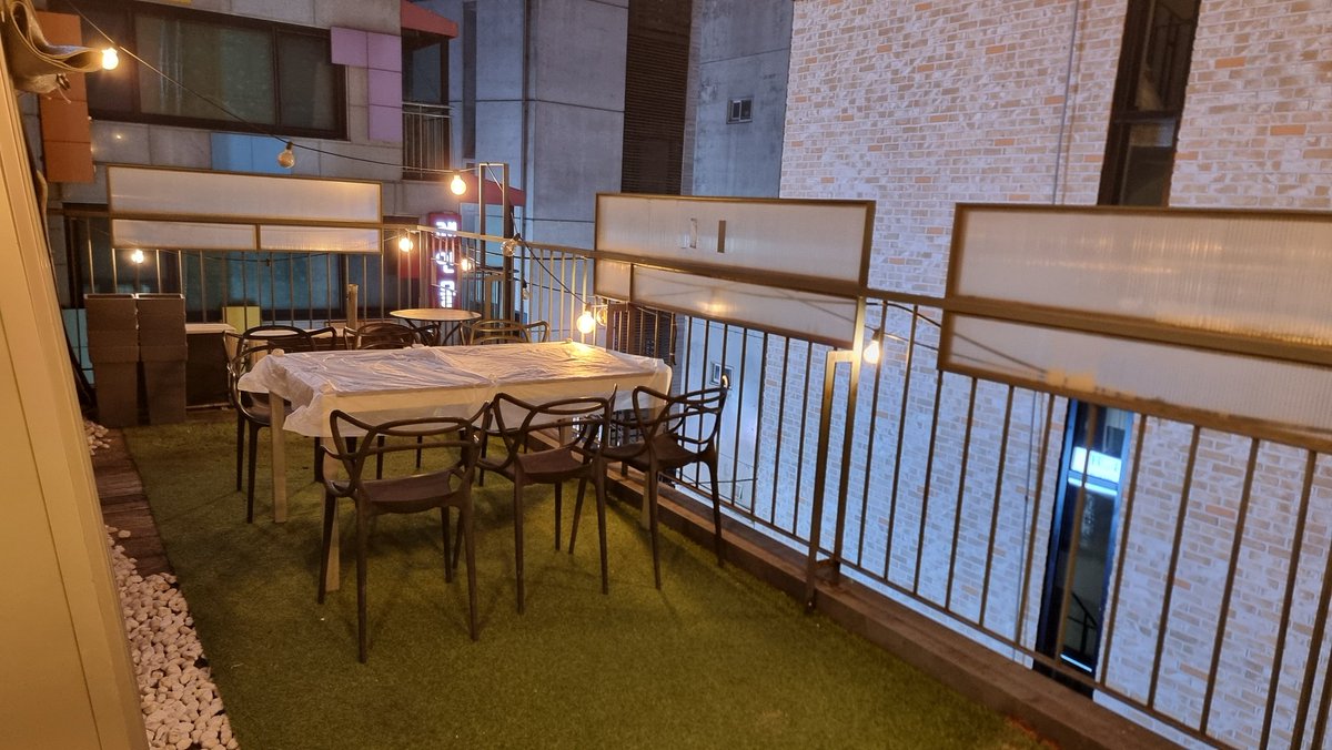 [모임공간 여담]
상수역 인접 모임공간 여담 임시 개장!
7월~8월 초까지 베타 테스트 기간으로, 6만 원 이상 결제 시 1만 원 할인 쿠폰을 배부합니다^^*
TRPG 인증하면 오후 1~7시를 특가로 예약할 수 있지요~ 자세한 사항은 스페이스 클라우드에서 확인해 주세요!