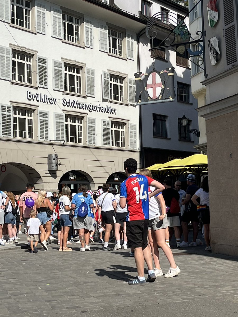 🦅 Böööööööööm! 

(How you say it in Swiss-German, presumably.) 

Crystal Palace -&gt; St Gallen. 🇨🇭