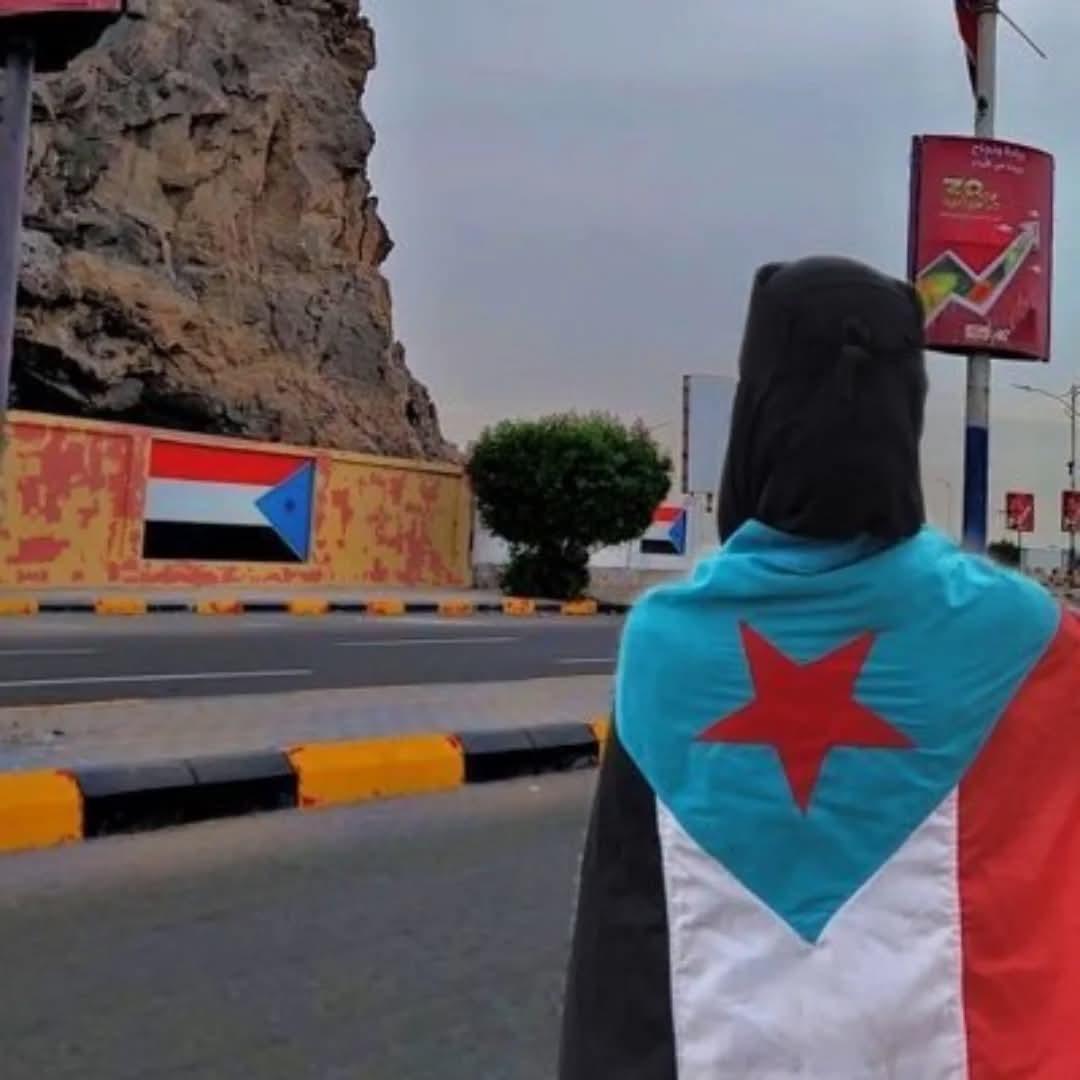سماح أحمد (@basmanasr) on Twitter photo أحيانا لا نجد فريقنا في الحياة… فنصنعه في العمل.
ليس الدم وحده من يصنع الانتماء، بل من يؤمن بك حين تشك في نفسك، ويسندك في صمت تحت ضغط المهام.
الفريق الحقيقي قد يولد من قلب الوظيفة، لا من رحم العائلة.
*بسمة نصر*
<a href="/AlnqabiC/">صحيفة النقابي الجنوبي</a> أحيانا لا نجد فريقنا في الحياة… فنصنعه في العمل.
ليس الدم وحده من يصنع الانتماء، بل من يؤمن بك حين تشك في نفسك، ويسندك في صمت تحت ضغط المهام.
الفريق الحقيقي قد يولد من قلب الوظيفة، لا من رحم العائلة.
*بسمة نصر*
<a href="/AlnqabiC/">صحيفة النقابي الجنوبي</a>