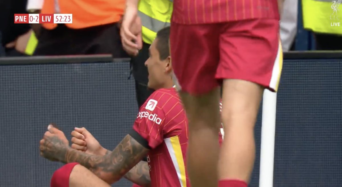 Darwin Nunez doing Diogo Jota's celebration ❤️