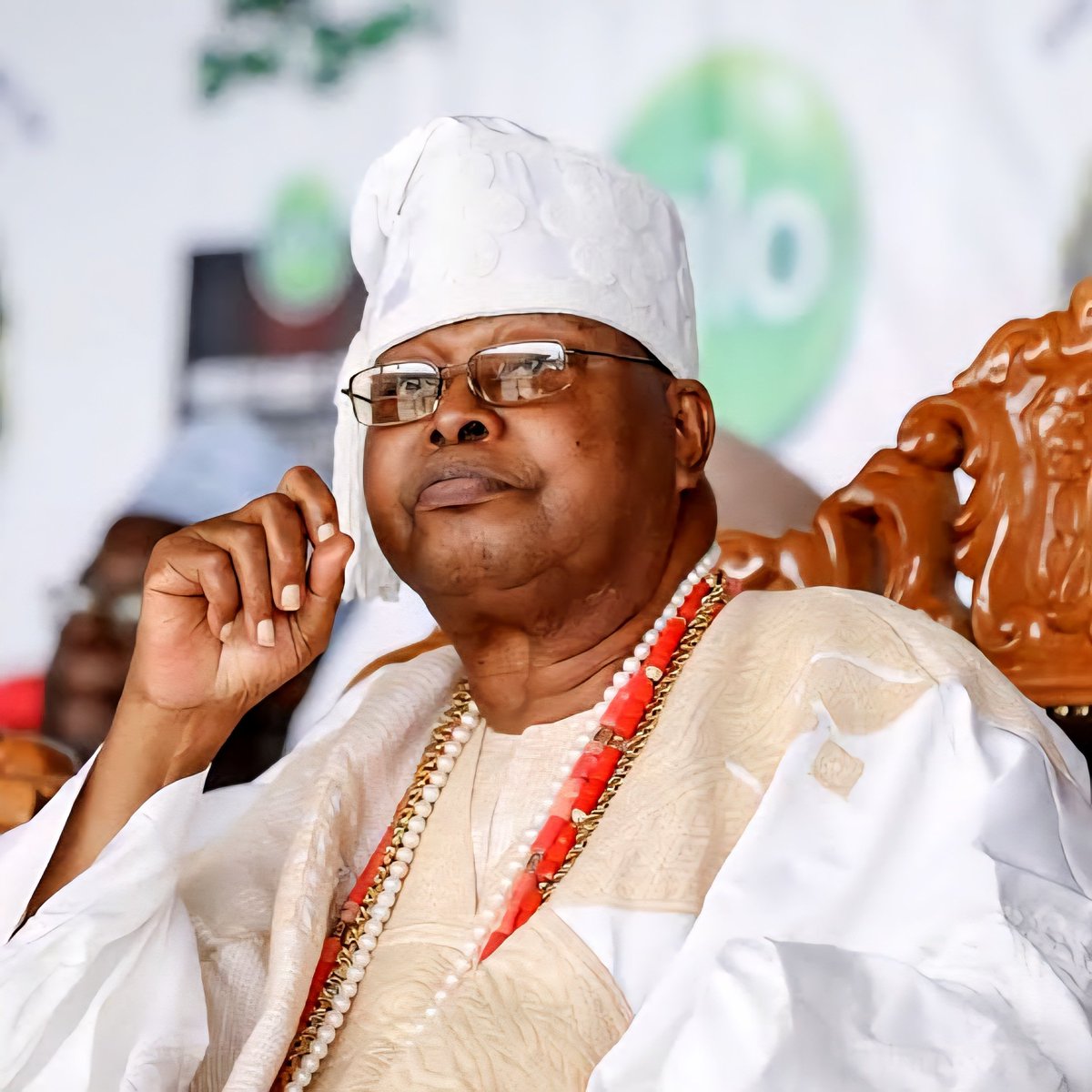 Naija_PR's tweet photo. 🧵 5 Things to Know About the Late Awujale of Ijebuland.

Oba Sikiru Kayode Adetona (1934 – 2025)

A monarch who defined an era.

Let’s honour his legacy 👇 https://t.co/EkI2Q2ZQA8