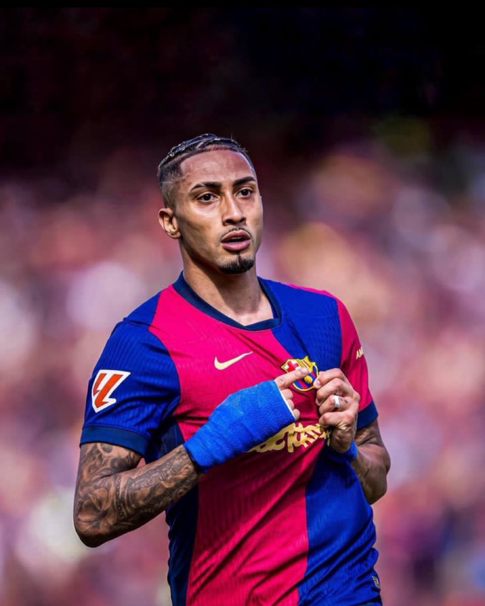 ne7ka8's tweet photo. الوحيد اللي يستحق البالون دور💙❤️ https://t.co/4TsxfllnX6