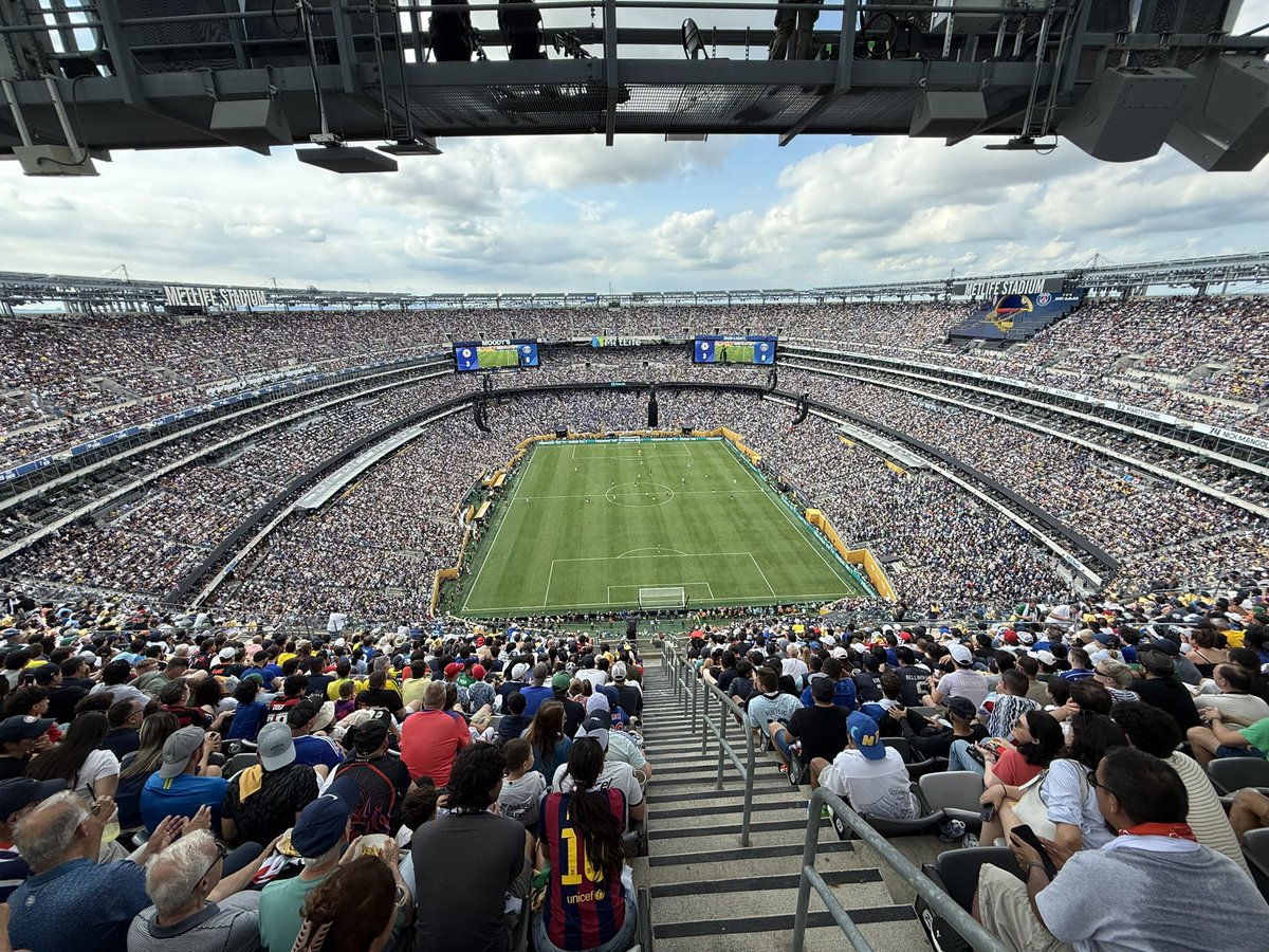 كم تتوقعون عدد الحضور اليوم 🤯!

#باريس_سان_جيرمان_تشيلسي