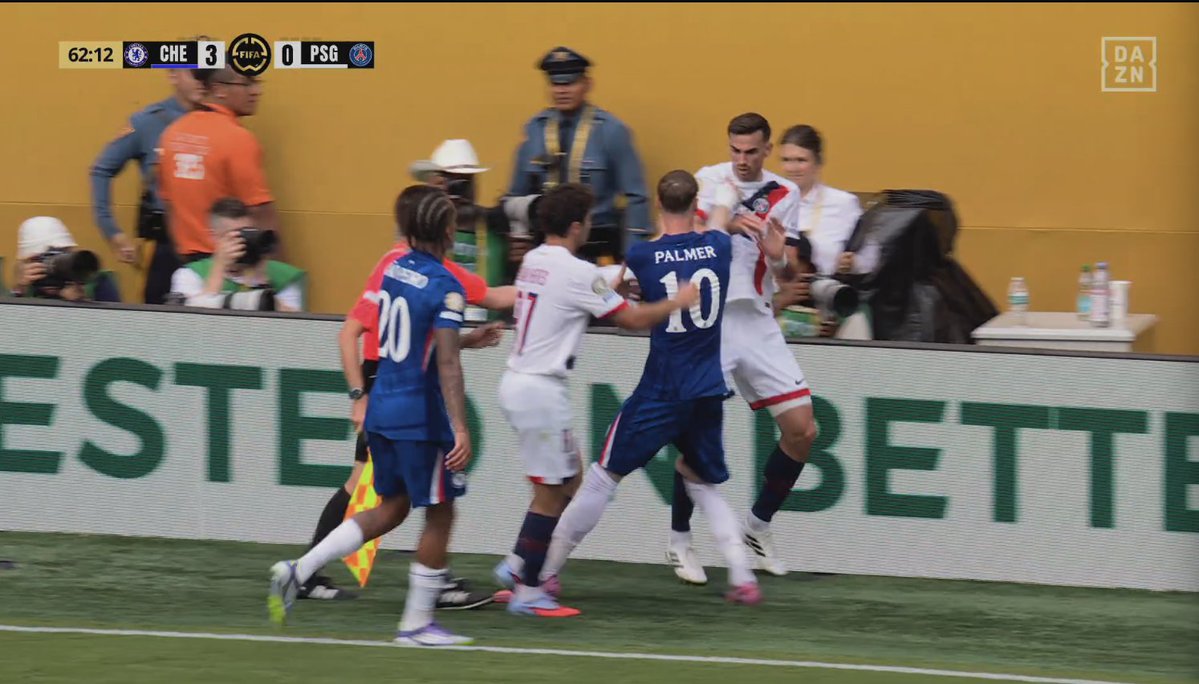 HEATING between RUIZ x PALMER 🔥👀

#Chelsea 🏴󠁧󠁢󠁥󠁮󠁧󠁿 ClubWorldCup #PSG 🇫🇷