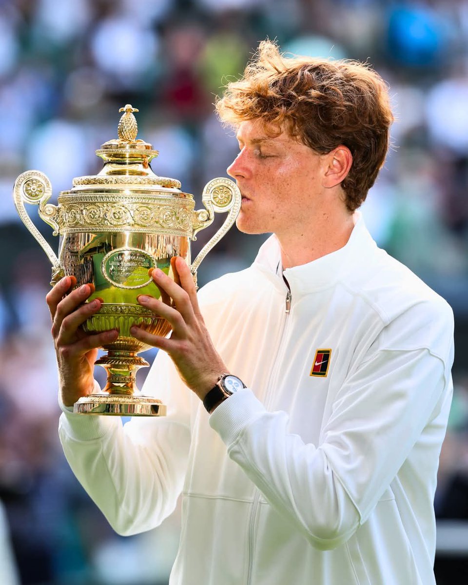📌13 luglio 2025

🌿Il primo Wimbledon senza Rino Tommasi, che insieme a Gianni Clerici e Roberto Lombardi, ha cambiato il racconto del tennis e del giornalismo

⭕️Oggi è un giorno da circoletti rossi per lo sport italiano

#wimbledon #janniksinner