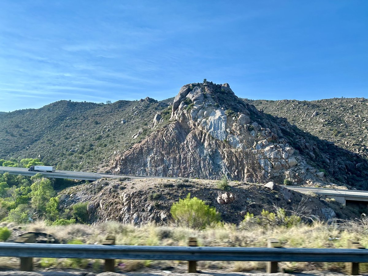 wlgolden's tweet image. Oak Ridge Boys traveling through Arizona’s Beautiful Landscape to Laughlin, Nevada EDGEWATER last night @oakridgeboys @WME @opry @CountryMusic