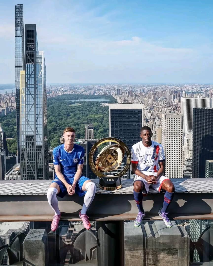 vileinaf's tweet photo. Hio kitabu PSG walikua wanasoma ni Chelsea iliandika 😅😅 3-0 first half https://t.co/mvwttpU9WH