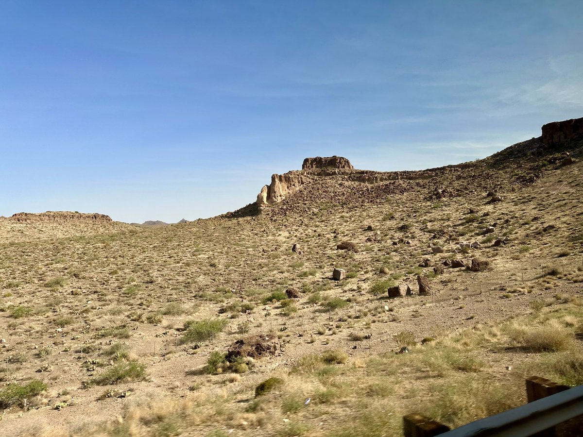 wlgolden's tweet image. Oak Ridge Boys traveling through Arizona’s Beautiful Landscape to Laughlin, Nevada EDGEWATER last night @oakridgeboys @WME @opry @CountryMusic