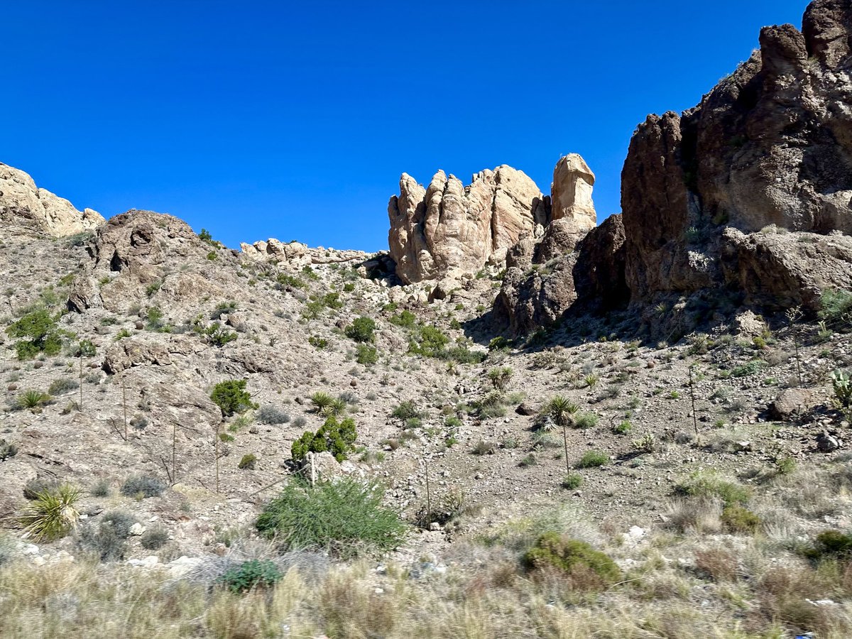 wlgolden's tweet image. Oak Ridge Boys traveling through Arizona’s Beautiful Landscape to Laughlin, Nevada EDGEWATER last night @oakridgeboys @WME @opry @CountryMusic