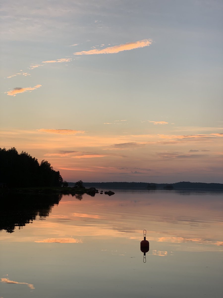 Lempimartta's tweet image. En halua olla ilonpilaaja, mutta eipä laskeva aurinko meille enää kurki.
Hyvää yötä ja rauhallisia unia!
#itäinensuomenlahti