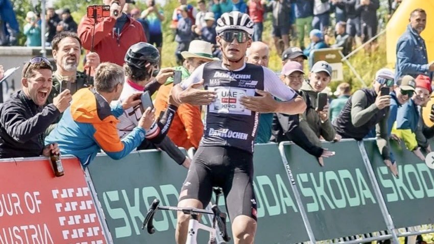 #Deportes 🚲 Isaac del Toro vuelve a hacer historia al ganar la Vuelta a Austria

El ciclista mexicano se convirtió en el segundo latinoamericano en realiza dicha hazaña.

👉🏼 adninformativo.mx/isaac-del-toro…