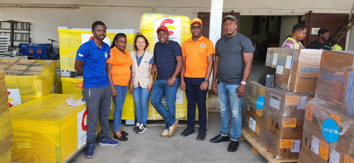 WFP_Haiti's tweet image. 🛩️📦 This weekend, @WFP organized two cargo flights carrying 30 MT of medical supplies, non-food items, and shelter equipment for nine partners including @ifrc, @NRC_Norway @pahowho, @Pwoteksyonsivil, @UNICEF and @UNmigration.
🙏🏽to support from the U.S. Government 🇺🇸