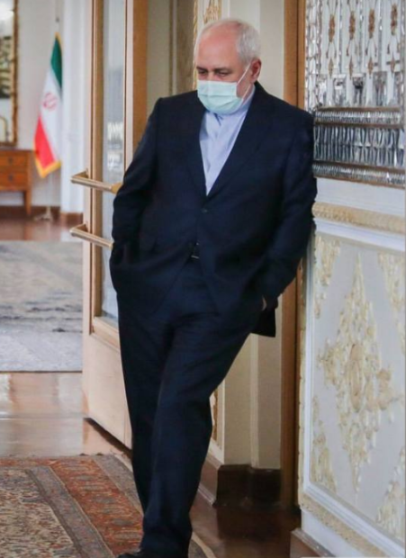 KarimiPress's tweet photo. نمی‌دانم @JZarif درخصوص #اسنپ_بک و پاورقی‌های خوانده نشده، نظری ندارند؟!
مردم کشورم هر روز رنجورتر و فقیرتر میشین به لطف تخصص شما امورخارجه‌ای‌ها .... https://t.co/vHmowPHad4