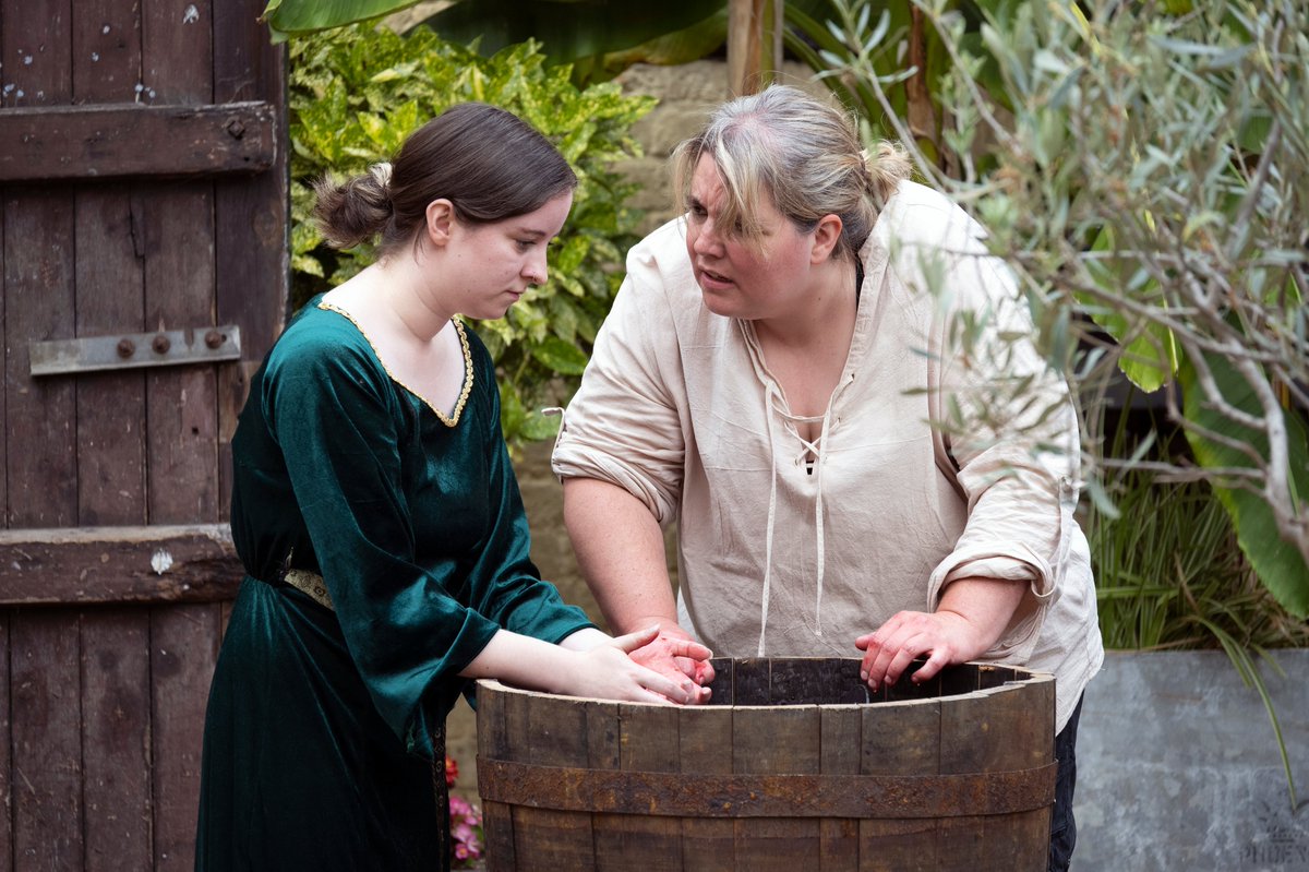 UnboundTheatre's tweet image. A beautiful afternoon in the @Kings_Head courtyard brings the second week of our 'Macbeth' tour to a close. Don't miss the final run of performances next weekend.
Info: unboundtheatre.co.uk/bucks-shakespe…
#TellGreatStories #BucksShakespeareFest