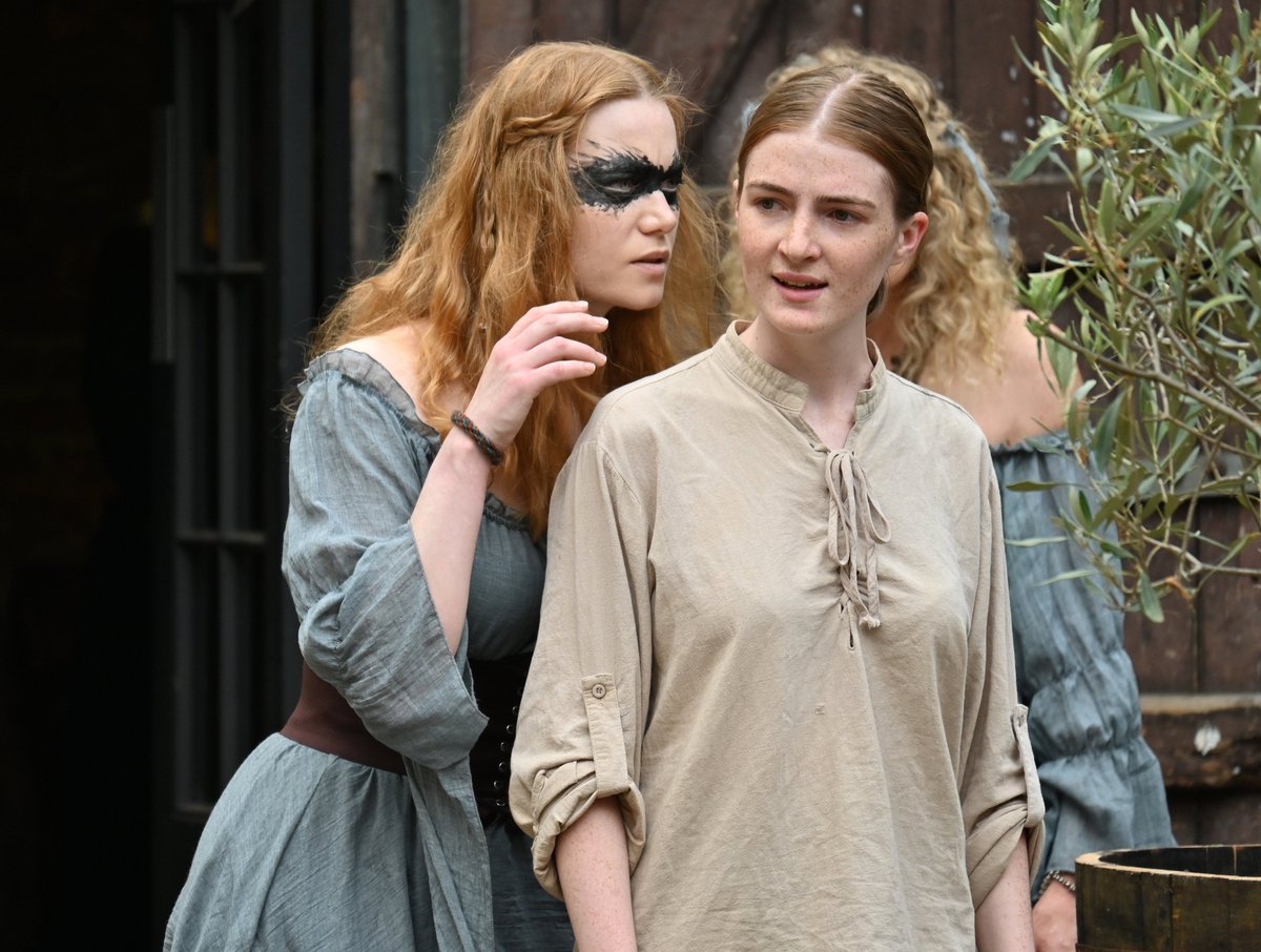 UnboundTheatre's tweet image. A beautiful afternoon in the @Kings_Head courtyard brings the second week of our 'Macbeth' tour to a close. Don't miss the final run of performances next weekend.
Info: unboundtheatre.co.uk/bucks-shakespe…
#TellGreatStories #BucksShakespeareFest