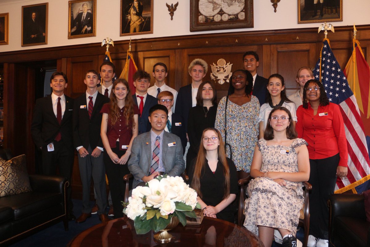 AZTeenReps's tweet image. This week, we sent 27 teen leaders and advisors to Washington, D.C., where they participated in comprehensive leadership & political trainings, as well as touring our nation's capital. 🇺🇸
This transformative experience was only made possible through the unwavering work and…