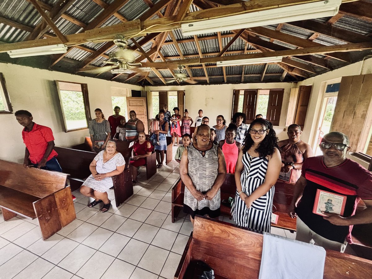 Holy Mass this afternoon w one of my favorite little village churches, St. Isabella, Burmudian Landing in the Belize River Valley.