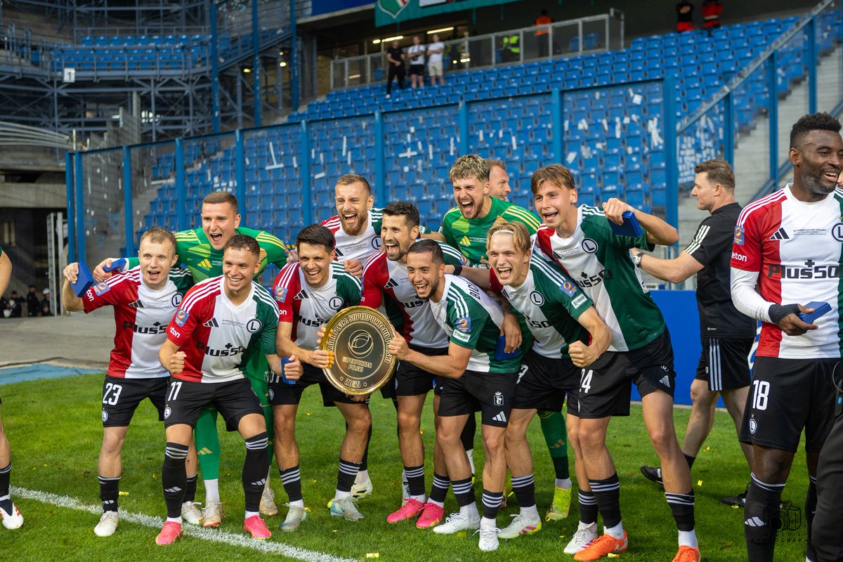 Kasiaa1916's tweet image. Wdzięczność! ♥️🏆
#LPOLEG #superpucharpolski #LegiaWarszawa #laczynaspilka