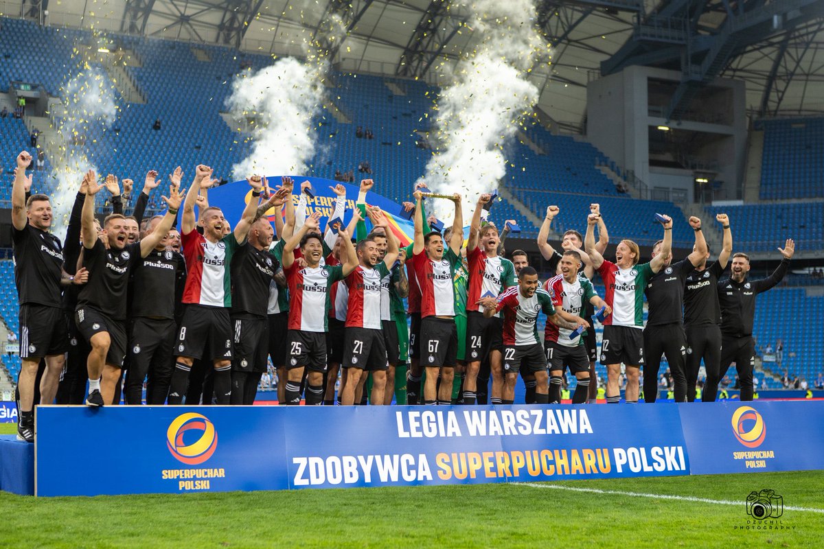 Kasiaa1916's tweet image. Wdzięczność! ♥️🏆
#LPOLEG #superpucharpolski #LegiaWarszawa #laczynaspilka
