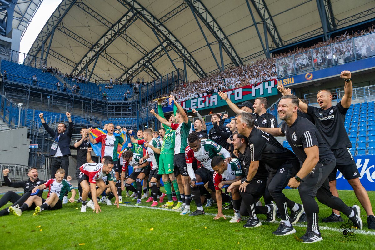 Kasiaa1916's tweet image. Wdzięczność! ♥️🏆
#LPOLEG #superpucharpolski #LegiaWarszawa #laczynaspilka