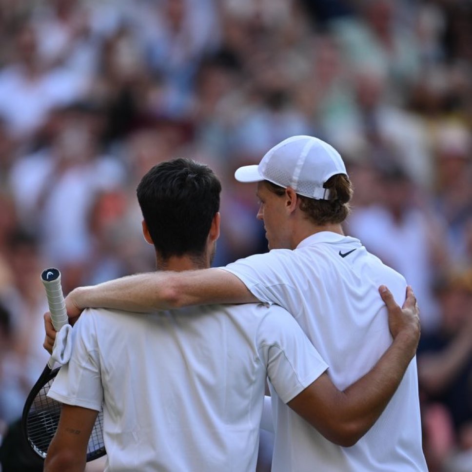 📊 Tenistas con 🏆 de Grand Slam (Men’s Singles):

📍Nacidos entre 1980 y 1989 | 80🏆

🇷🇸 Djokovic 24
🇪🇸 Nadal 22
🇨🇭 Federer 20
🇬🇧 Murray 3
🇨🇭 Wawrinka 3
🇦🇺 Hewitt 2
🇷🇺 Safin 2
🇪🇸 Ferrero 1
🇺🇸 Roddick 1
🇦🇷 Del Potro 1
🇭🇷 Cilic 1

📍Nacidos entre 1990 y 1999 | 🏆🏆

🇦🇹 Thiem 1
🇷🇺