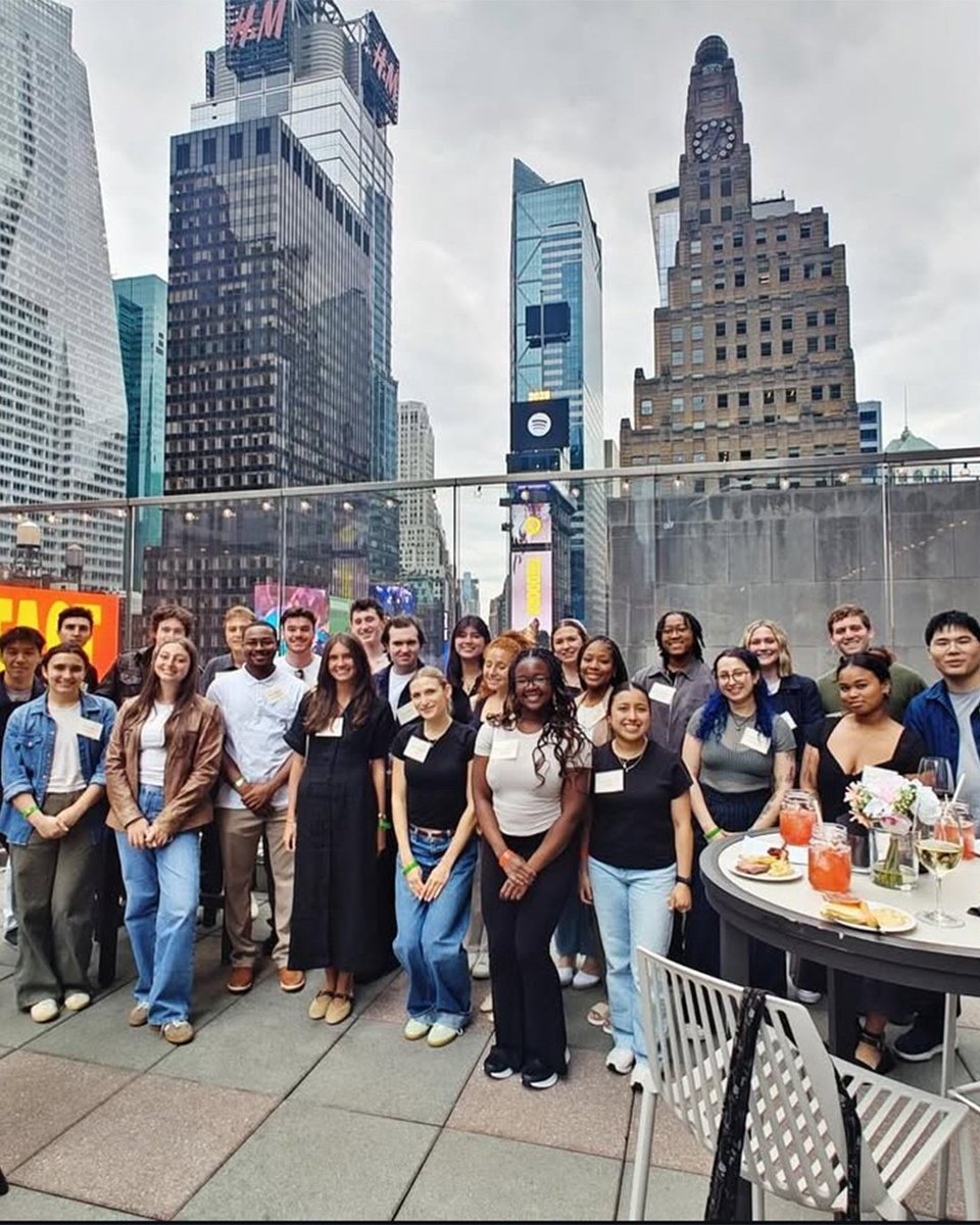 TSUCollegeofAG's tweet image. Answering the career call is Kayla Bridges, who is "serving" as Restaurant Operations Intern at Daily Provisions in NYC! 🧑🏿🍳 🥦 🍗 Her role is to assist in the daily operational management across multiple restaurant locations of Daily Provisions in the city. 🏙️ Nice job Kayla!