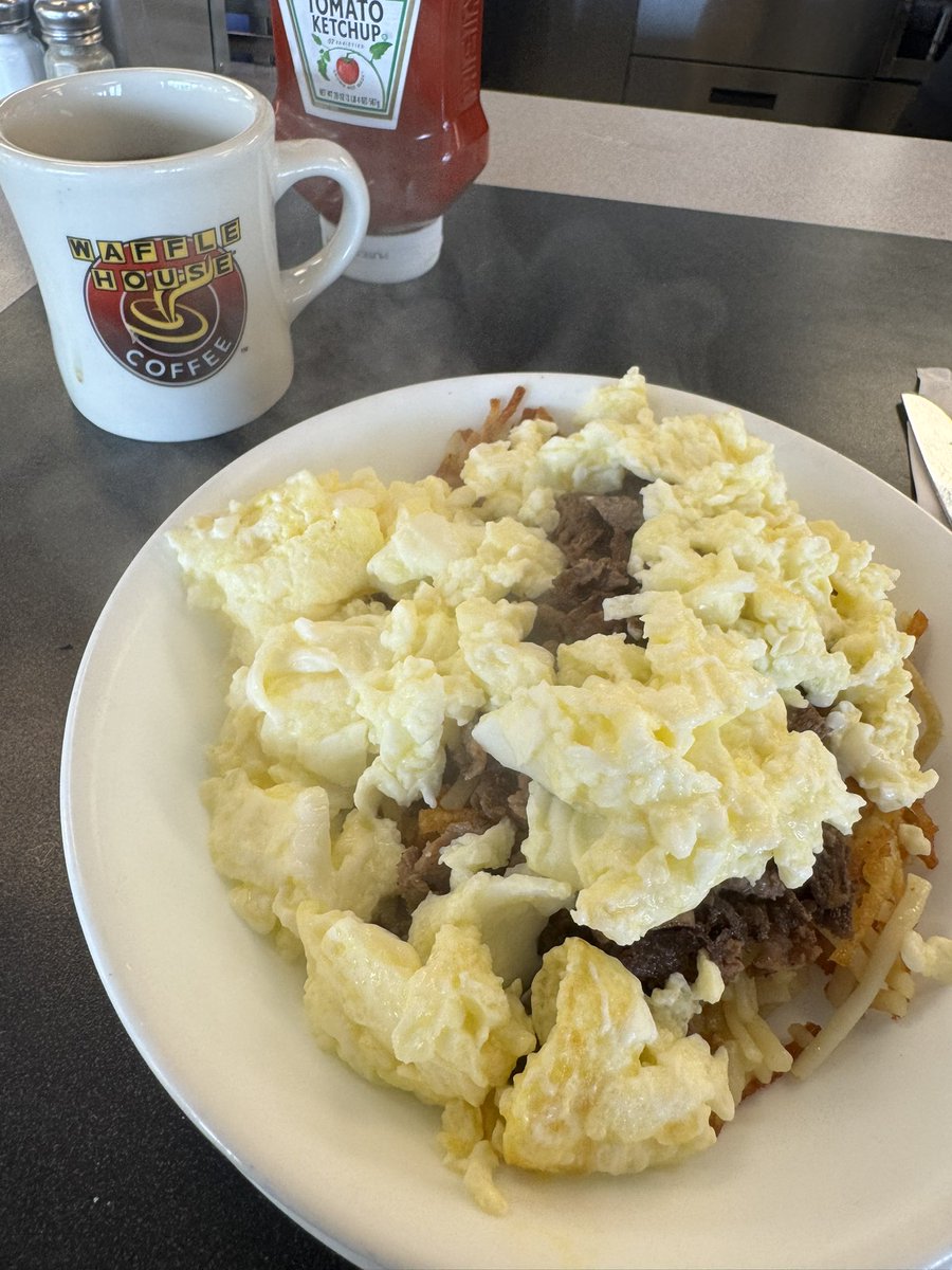 First time at Waffle house! 8 egg whites, shaved steak and hash browns…🔥💪🏼