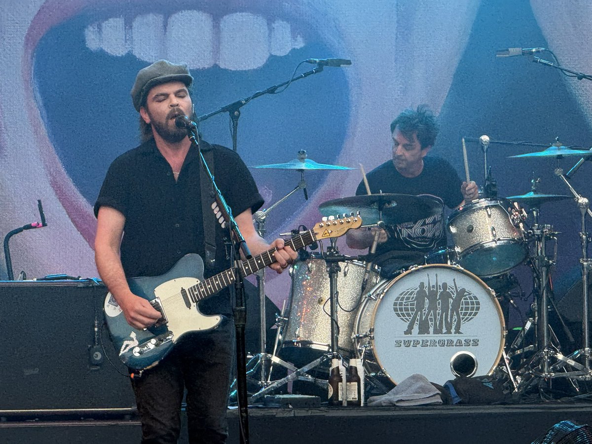 Pat_Carty's tweet image. Supergrass delivering @liveattheiveagh 

@aikenpromotions @SupergrassHQ